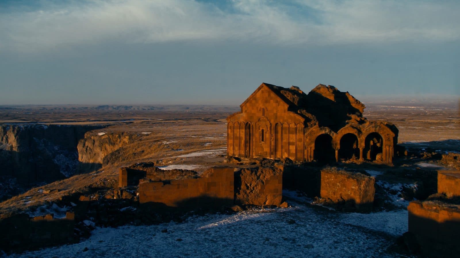 Ani'de gün batımı